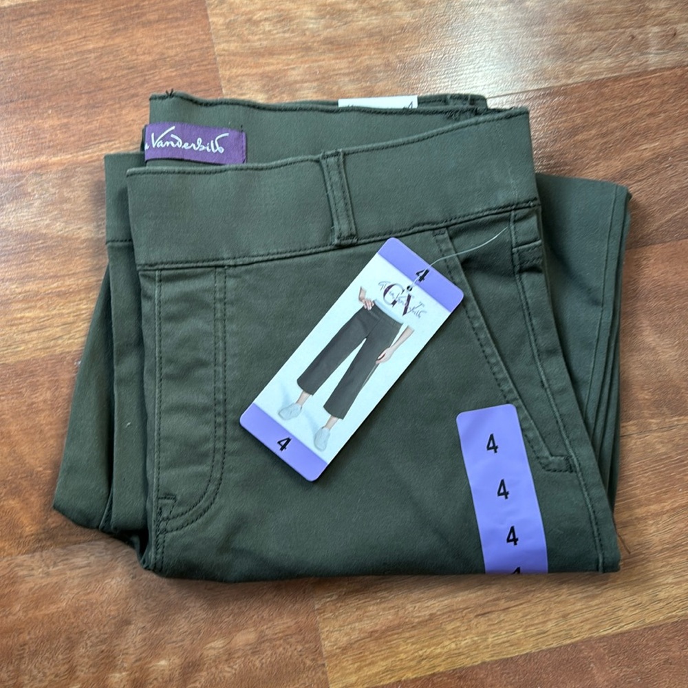 NWT Gloria Vanderbilt huntergreen wideleg cropped pull on pant